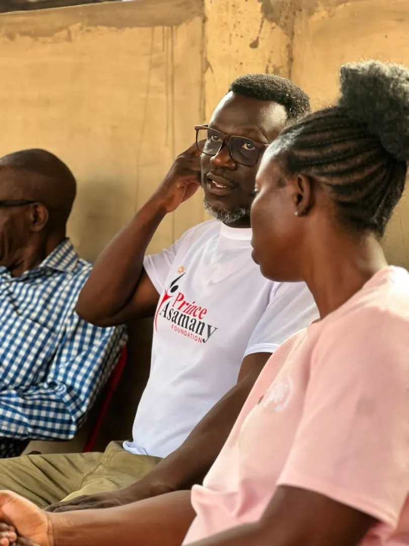 Foundation representative discussing with an attendee